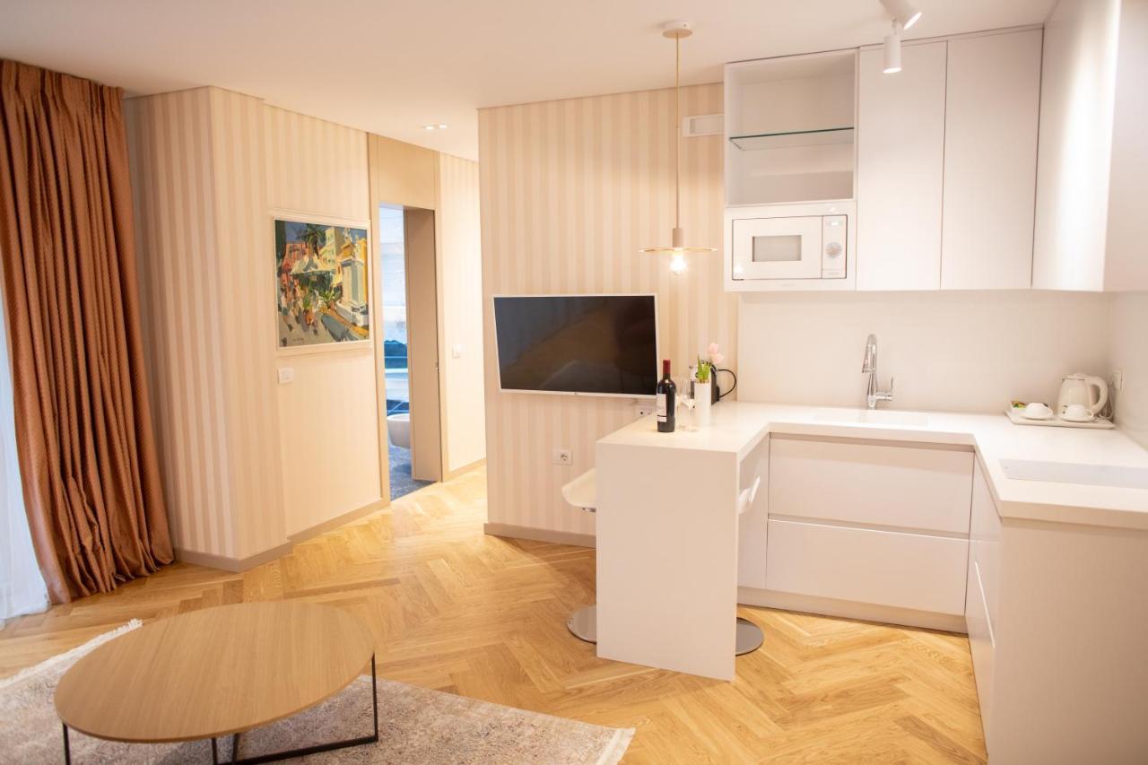 Seven Luxury Suites Тирана Екстериор снимка
