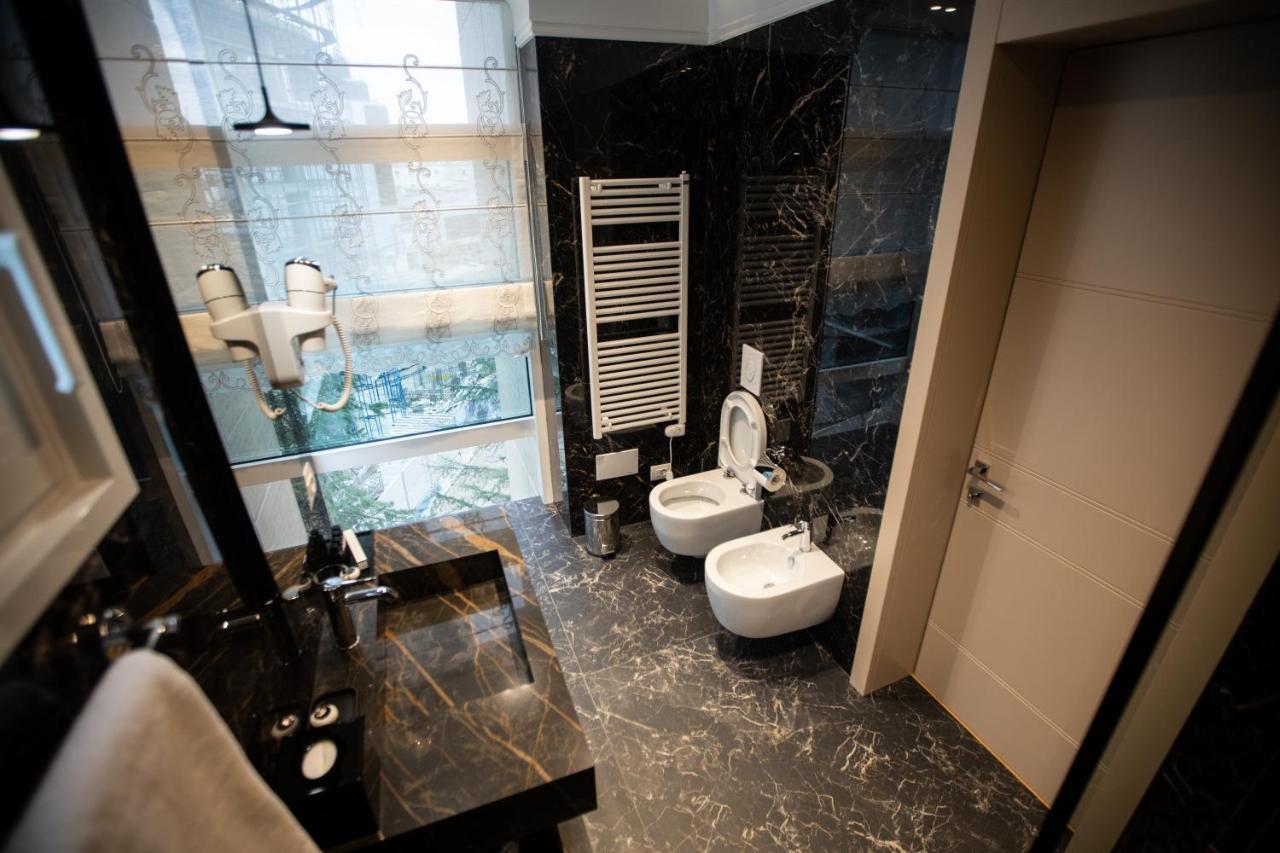 Seven Luxury Suites Тирана Екстериор снимка