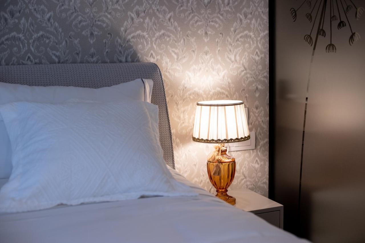 Seven Luxury Suites Тирана Екстериор снимка