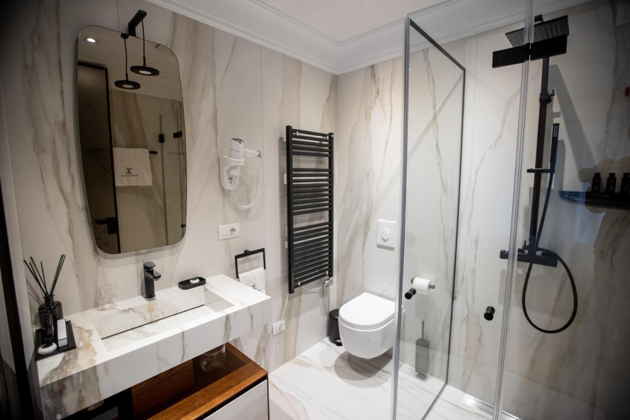 Seven Luxury Suites Тирана Екстериор снимка