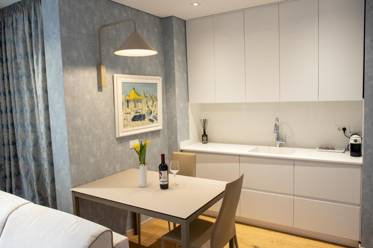 Seven Luxury Suites Тирана Екстериор снимка