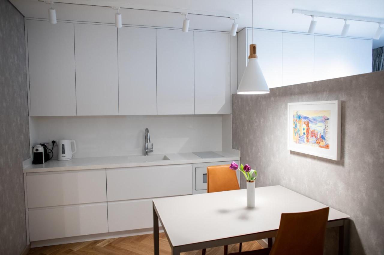 Seven Luxury Suites Тирана Екстериор снимка