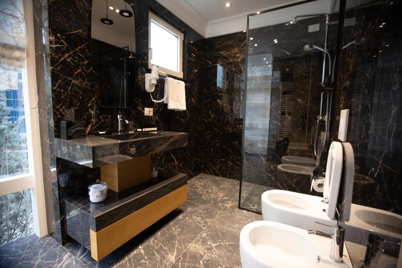 Seven Luxury Suites Тирана Екстериор снимка