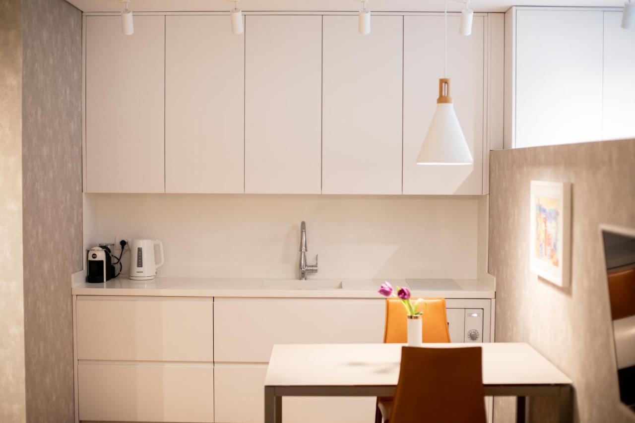 Seven Luxury Suites Тирана Екстериор снимка