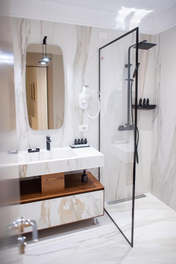 Seven Luxury Suites Тирана Екстериор снимка