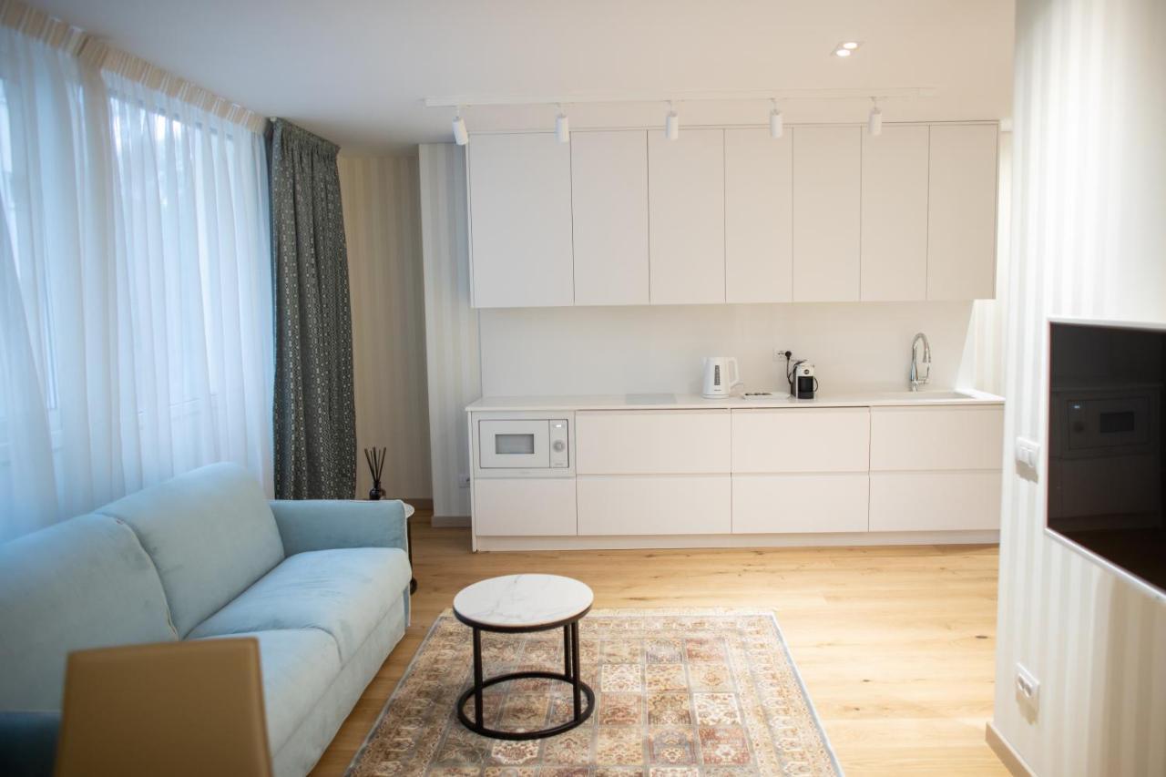 Seven Luxury Suites Тирана Екстериор снимка