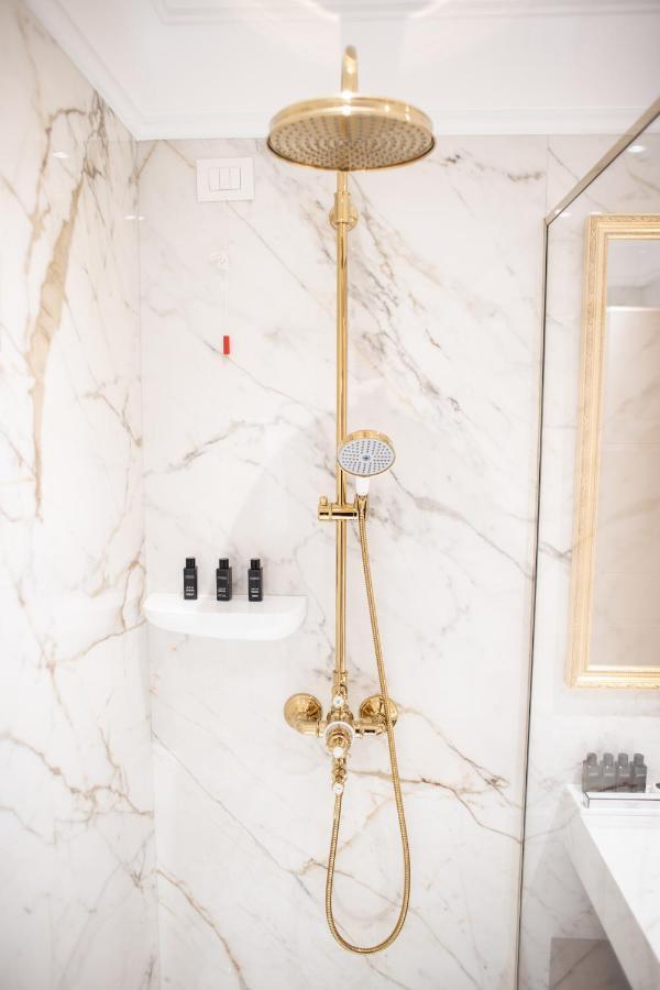 Seven Luxury Suites Тирана Екстериор снимка